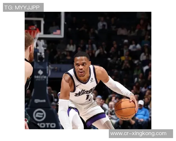 兰德尔带领球队奋勇争先19投12中砍下30分7篮板4助攻1抢断